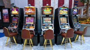 Push Gaming slot in landscape mode on smartphone with full-screen reels and bottom control bar